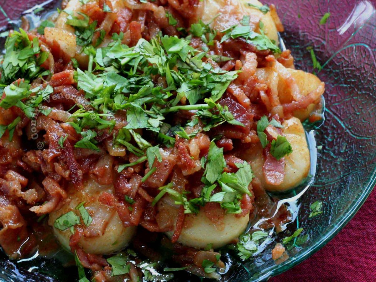Easy pan-fried scallops with crispy bacon