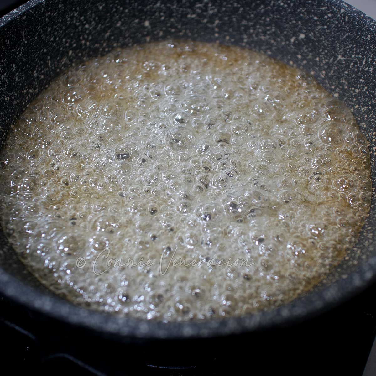 Caramelizing sugar with coconut juice