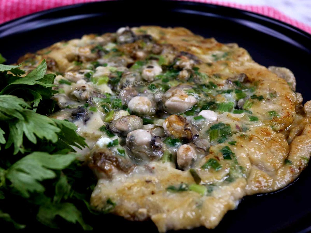 Taiwanese-style oyster omelette
