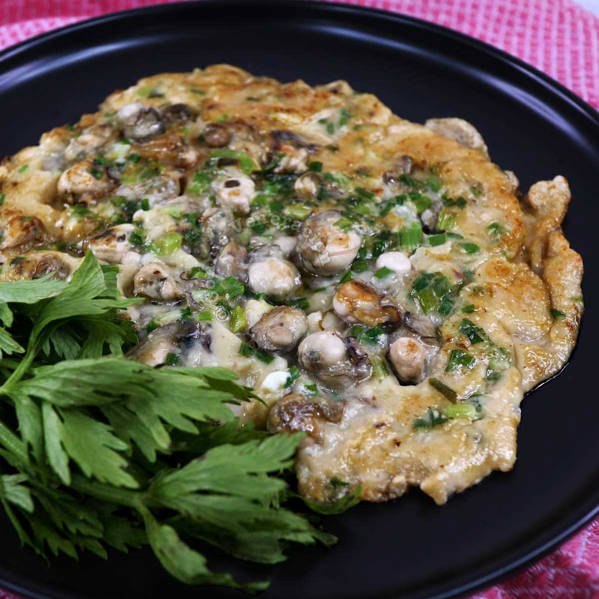 Taiwanese-style oyster omelette