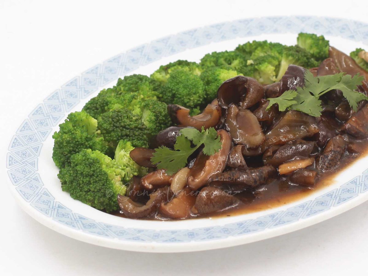 Braised sea cucumbers and shiitake with broccoli on the side