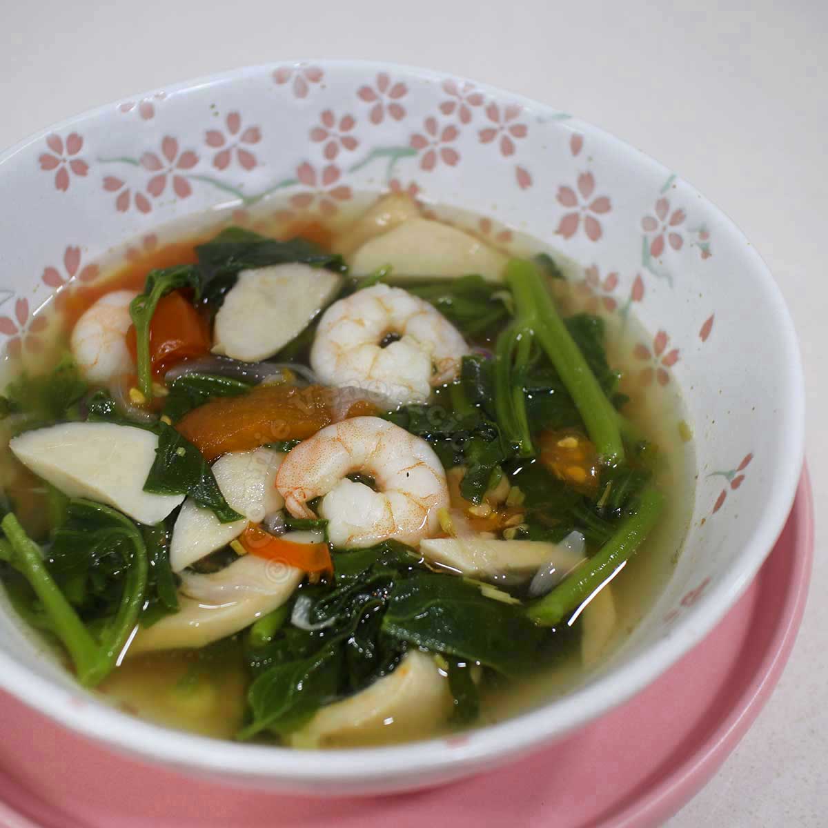 Shrimp, mushroom and spinach soup