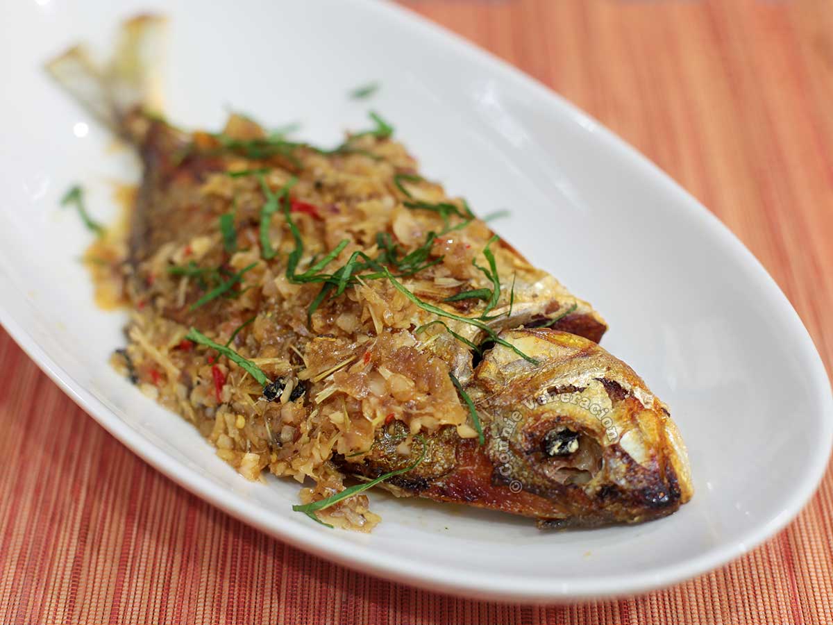 Whole fish with lemongrass and ginger sauce