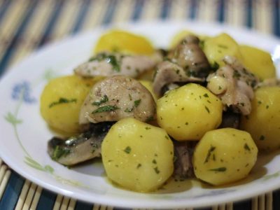 Chicken, baby potatoes and mushroom salad