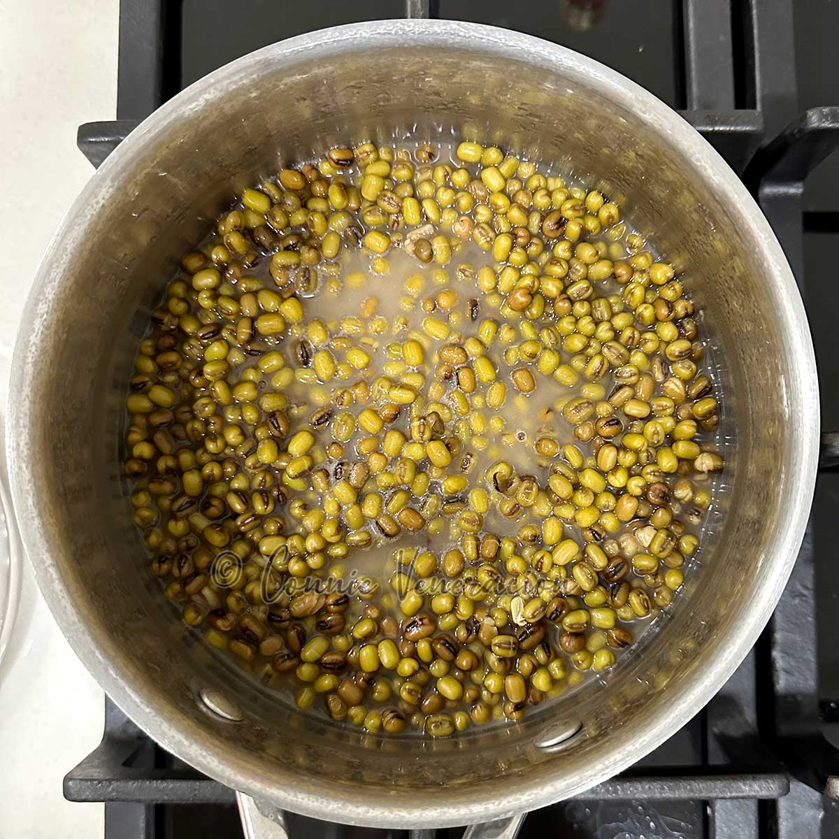 Parboiled dried mung beans