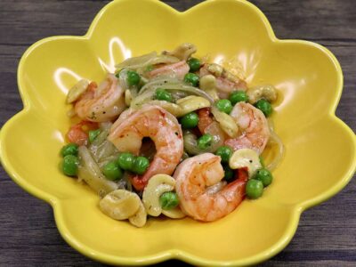 10-minute shrimp, peas and cashew stir fry