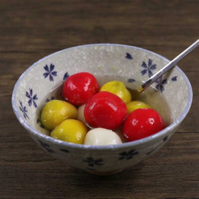 Glutinous rice balls with sweet red bean paste (tang yuan)