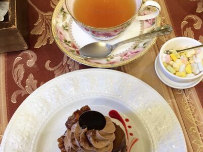 Tea and cake in Osaka