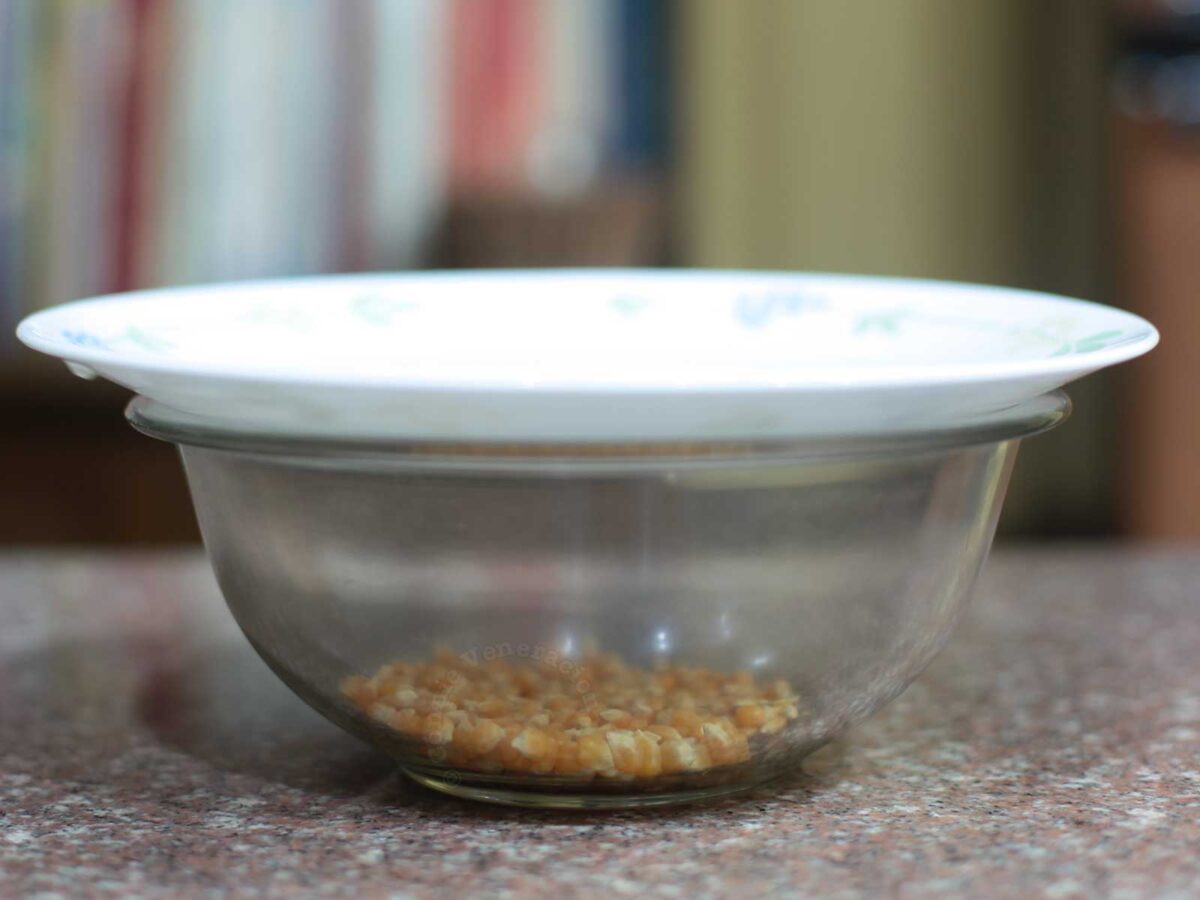 Popcorn in glass bowl