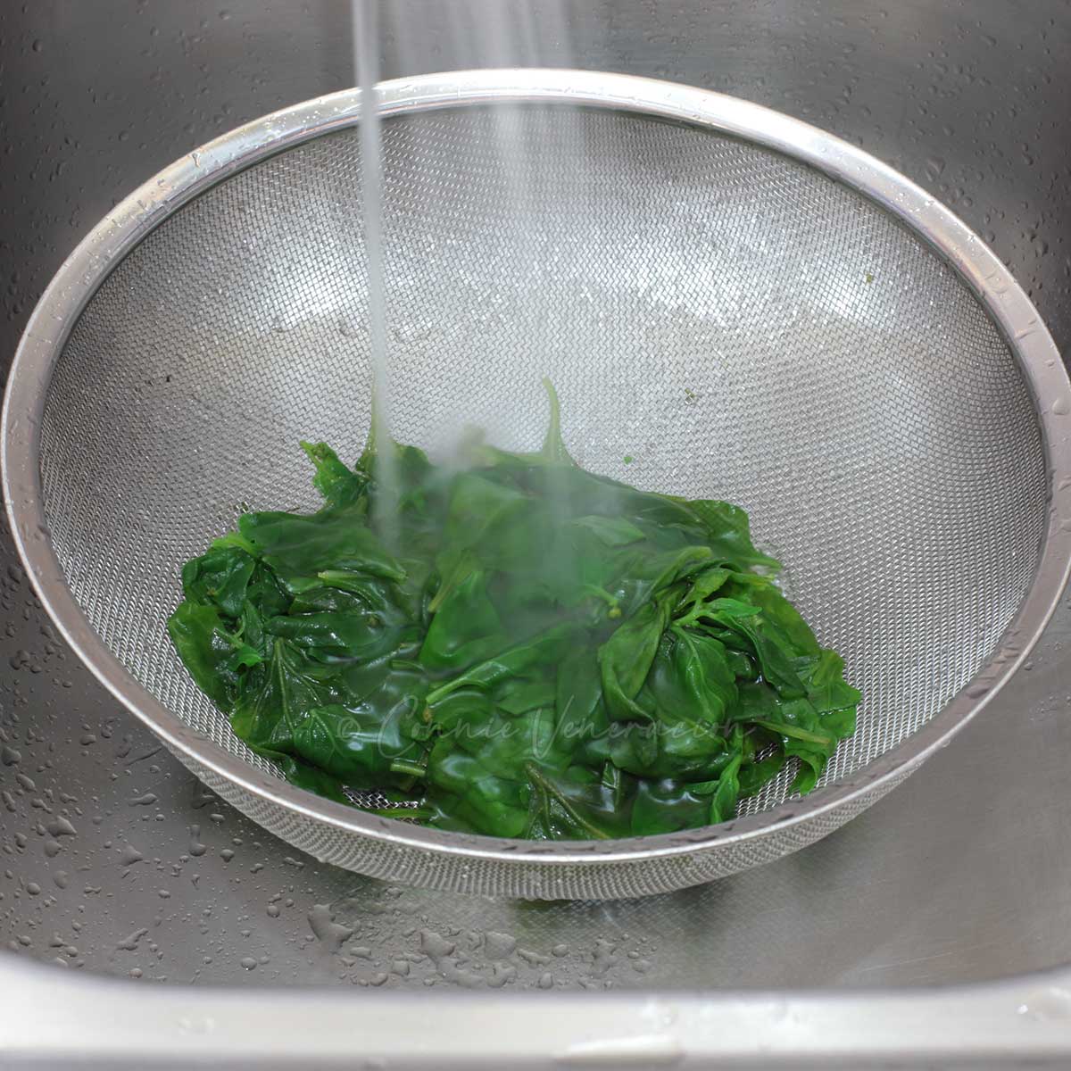 Rinsing blanched spinach
