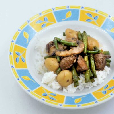 Chicken liver and green beans stir fry rice bowl