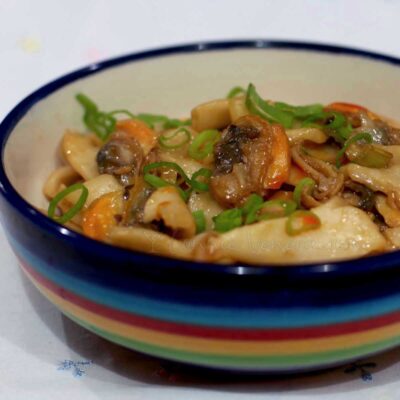 Fresh rice noodles and clams stir fry