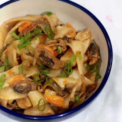 Fresh rice noodles and clams stir fry