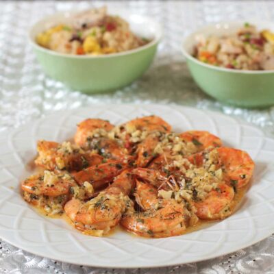 Whole shrimps with lemon garlic butter sauce