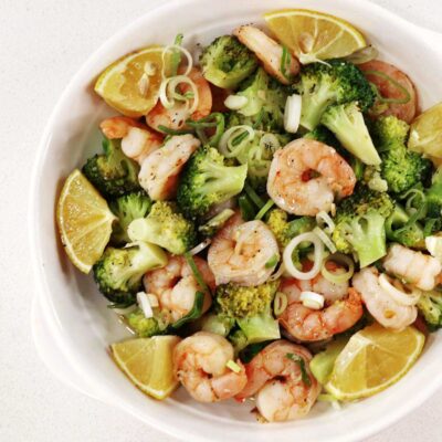 Shrimps and broccoli with lemon butter garlic sauce