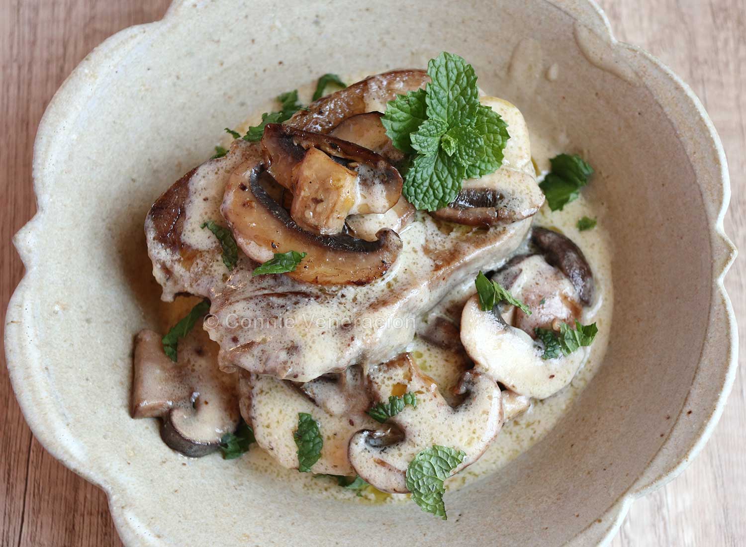 Beef tongue (lengua) and mushrooms in Béchamel sauce