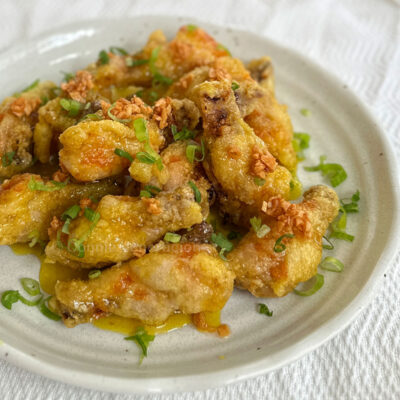 Fried chicken wings with lemon-orange glaze