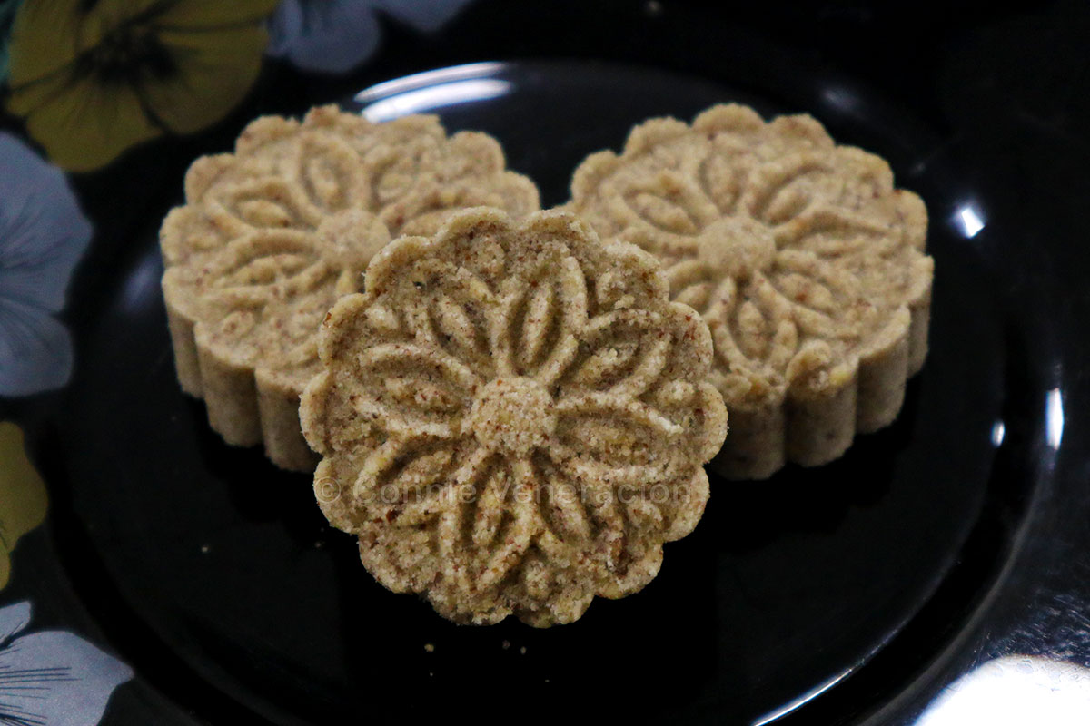 Almond and pecan polvoron